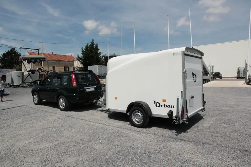 Geschlossener Kastenanhänger 1300 kg